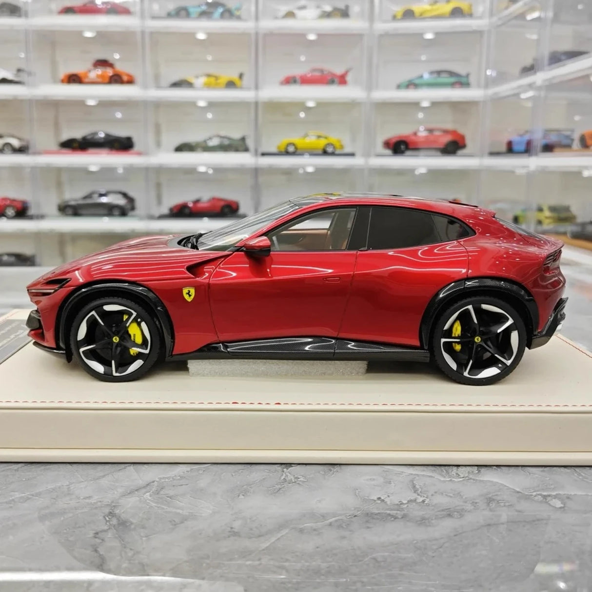 AT Ferrari 2023 Purosangue Magenta 1:18 – Collectible Resin Model Resin