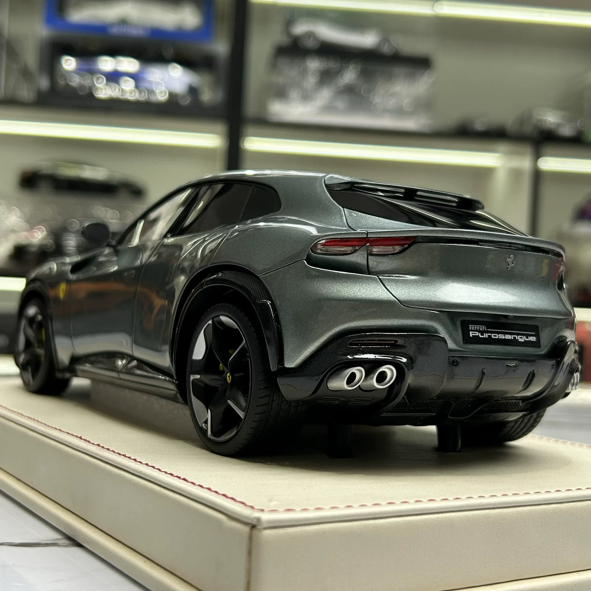 AT Ferrari 2023 Purosangue Grigio Titanio 1:18 – Collectible Resin Model Resin