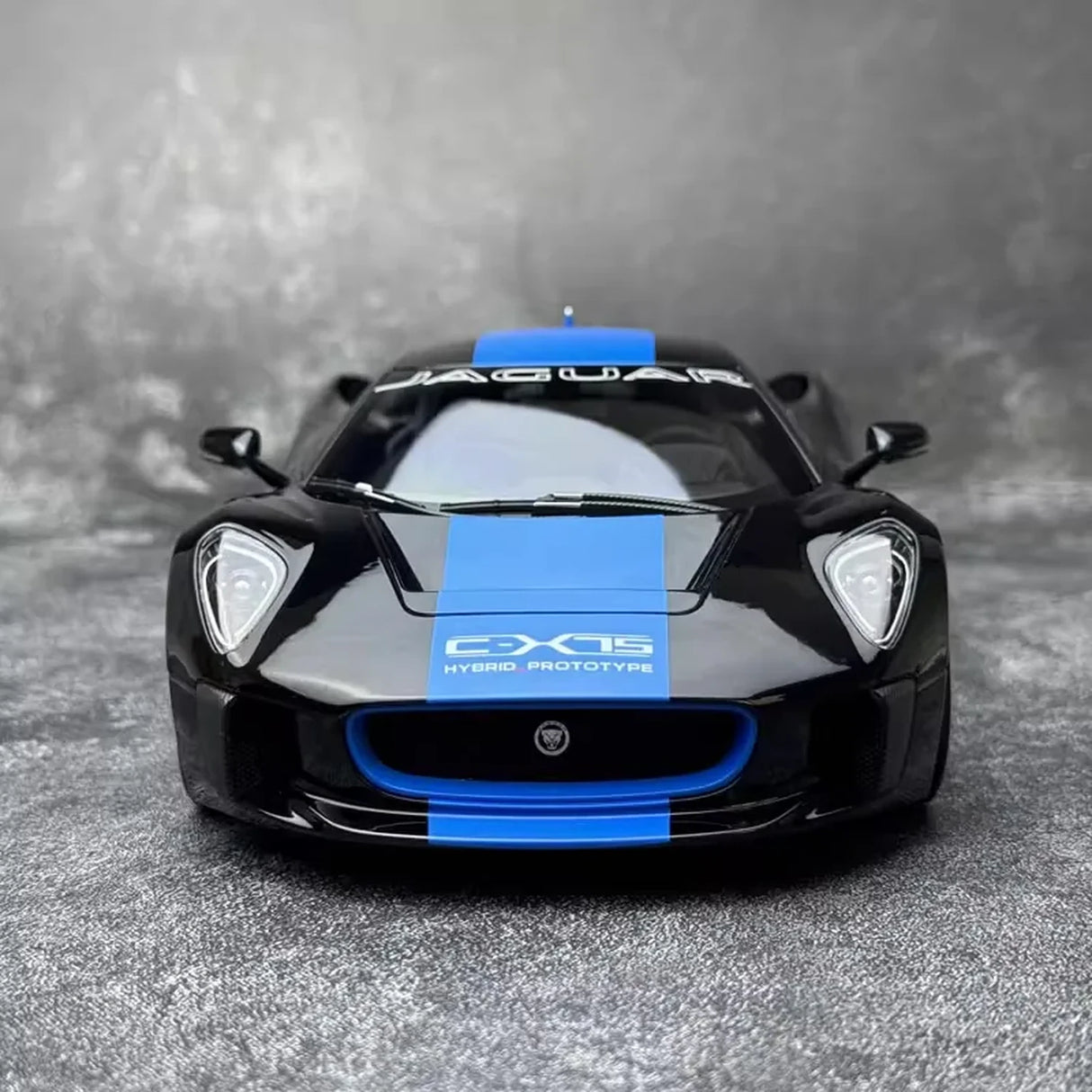 Almost Real Jaguar 2010 C-X75 svart 1:18 – pressgjuten samlarmodell