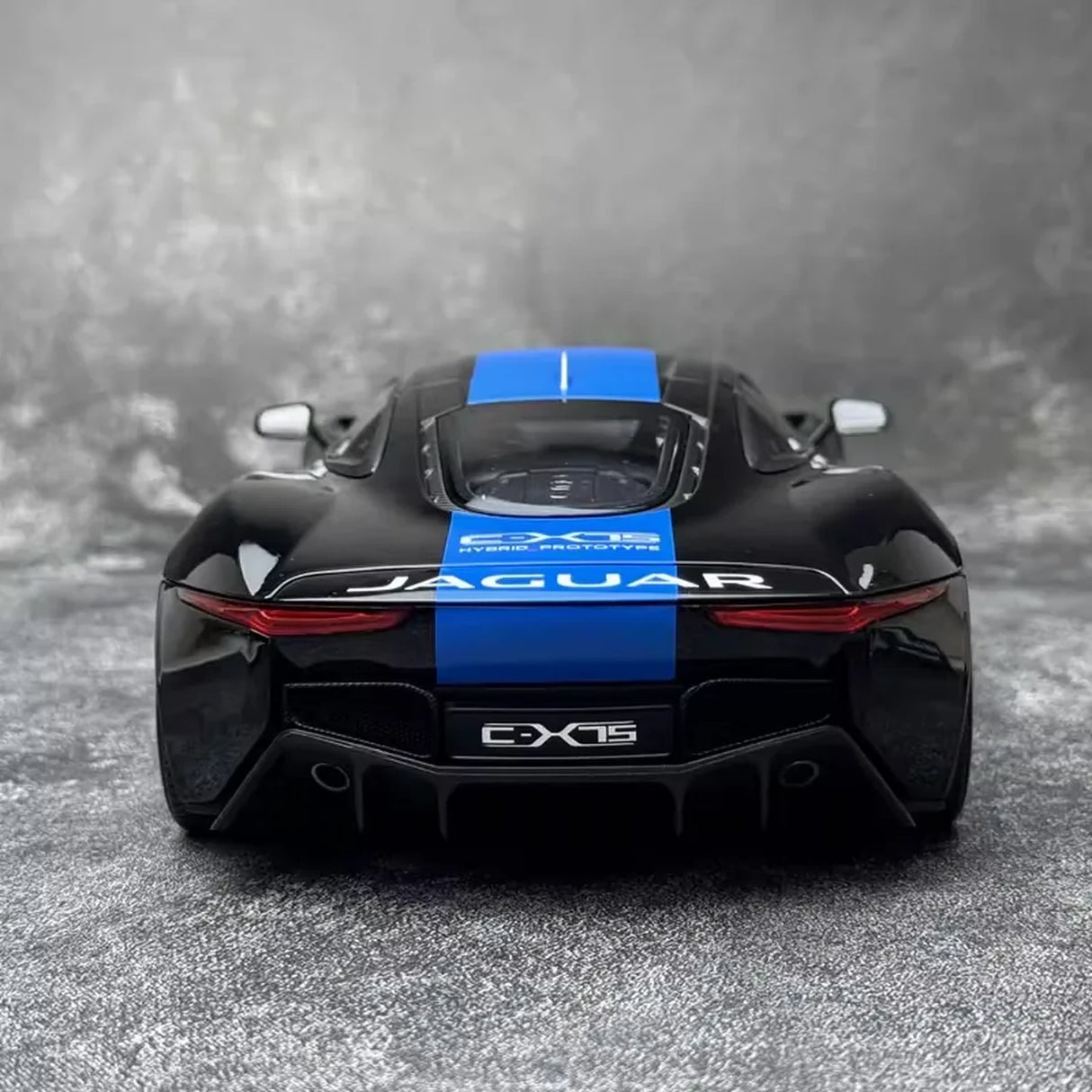 Almost Real Jaguar 2010 C-X75 svart 1:18 – pressgjuten samlarmodell