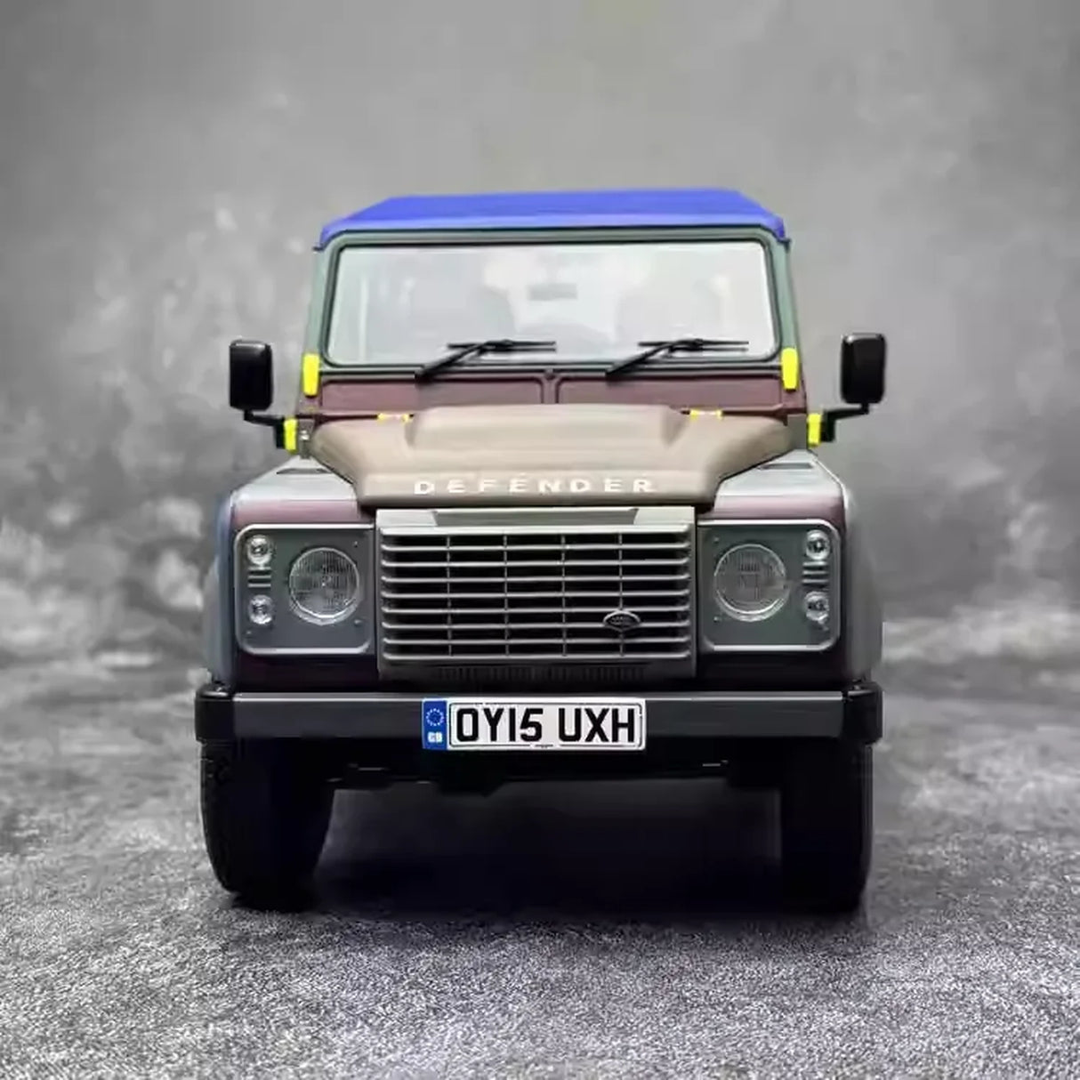 Almost Real Land Rover 2015 Defender Edycja 1:18 Paula Smitha z lat 90 – Kolekcjonerski model odlewany