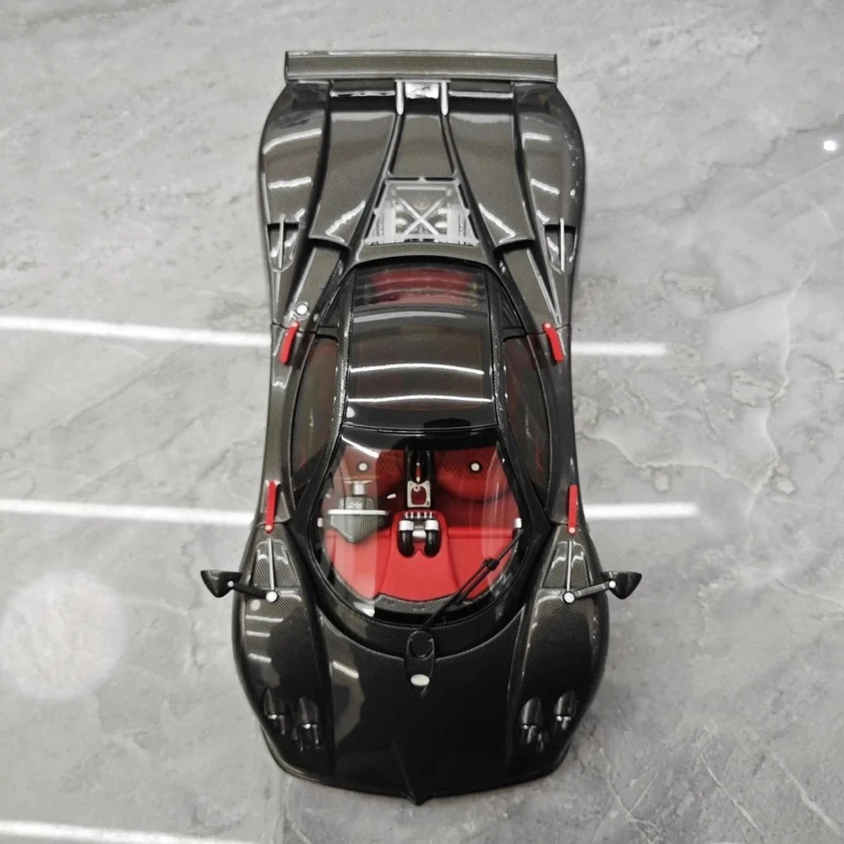 Almost Real Pagani 2005 Zonda F Black 1:18 – Kolekcjonerski model odlewany z odlewu
