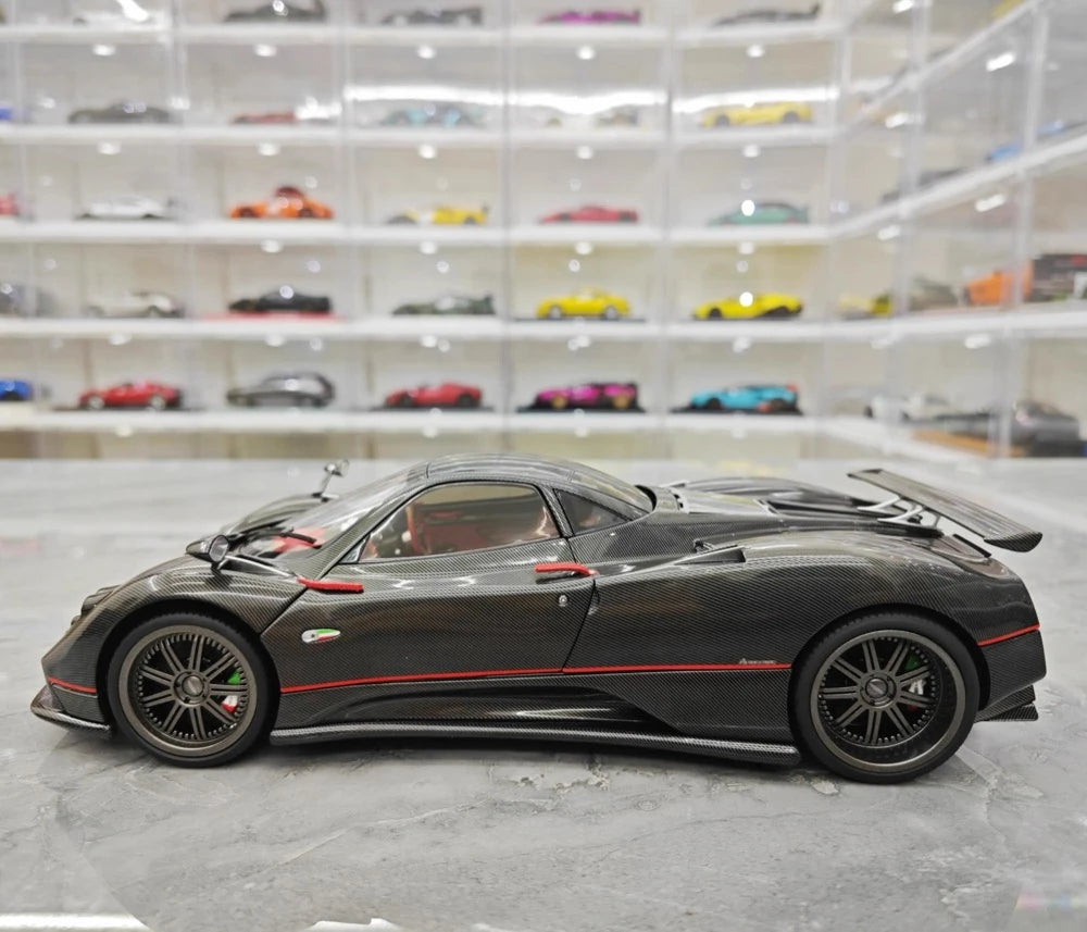 Almost Real Pagani 2005 Zonda F Black 1:18 – Kolekcjonerski model odlewany z odlewu