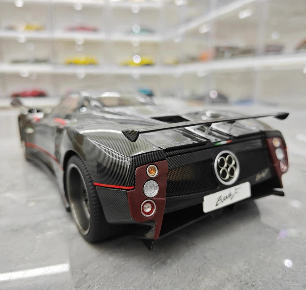 Almost Real Pagani 2005 Zonda F Black 1:18 – Kolekcjonerski model odlewany z odlewu