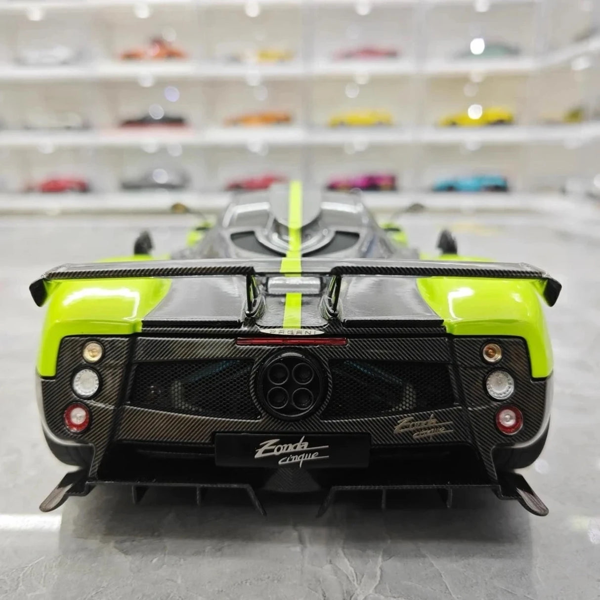 Almost Real Pagani 2009 Zonda Cinque Coupé Green 1:18 – Modelo de fundición a presión coleccionable