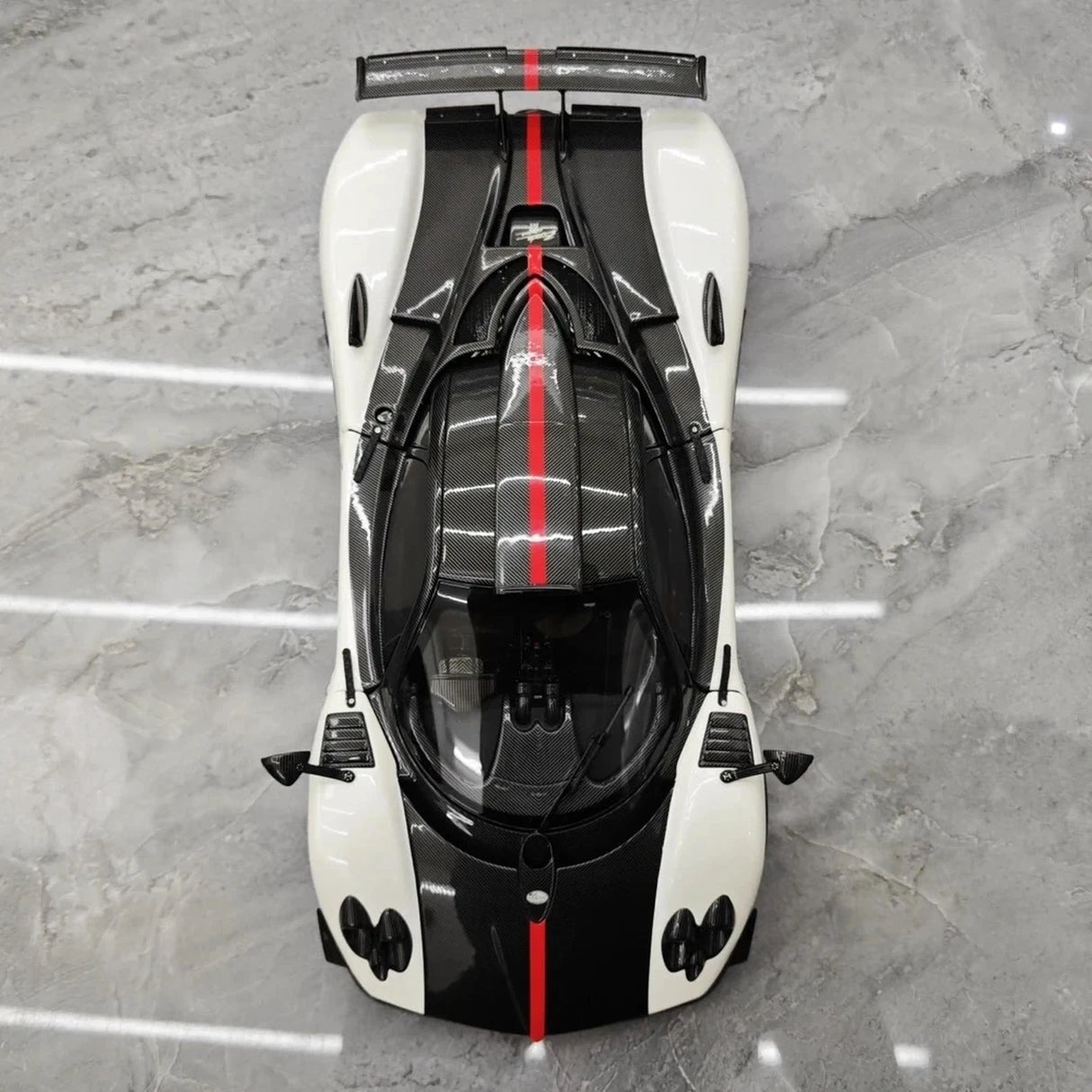 Almost Real Pagani 2009 Zonda Cinque Coupé White 1:18 – Modelo de fundición a presión coleccionable