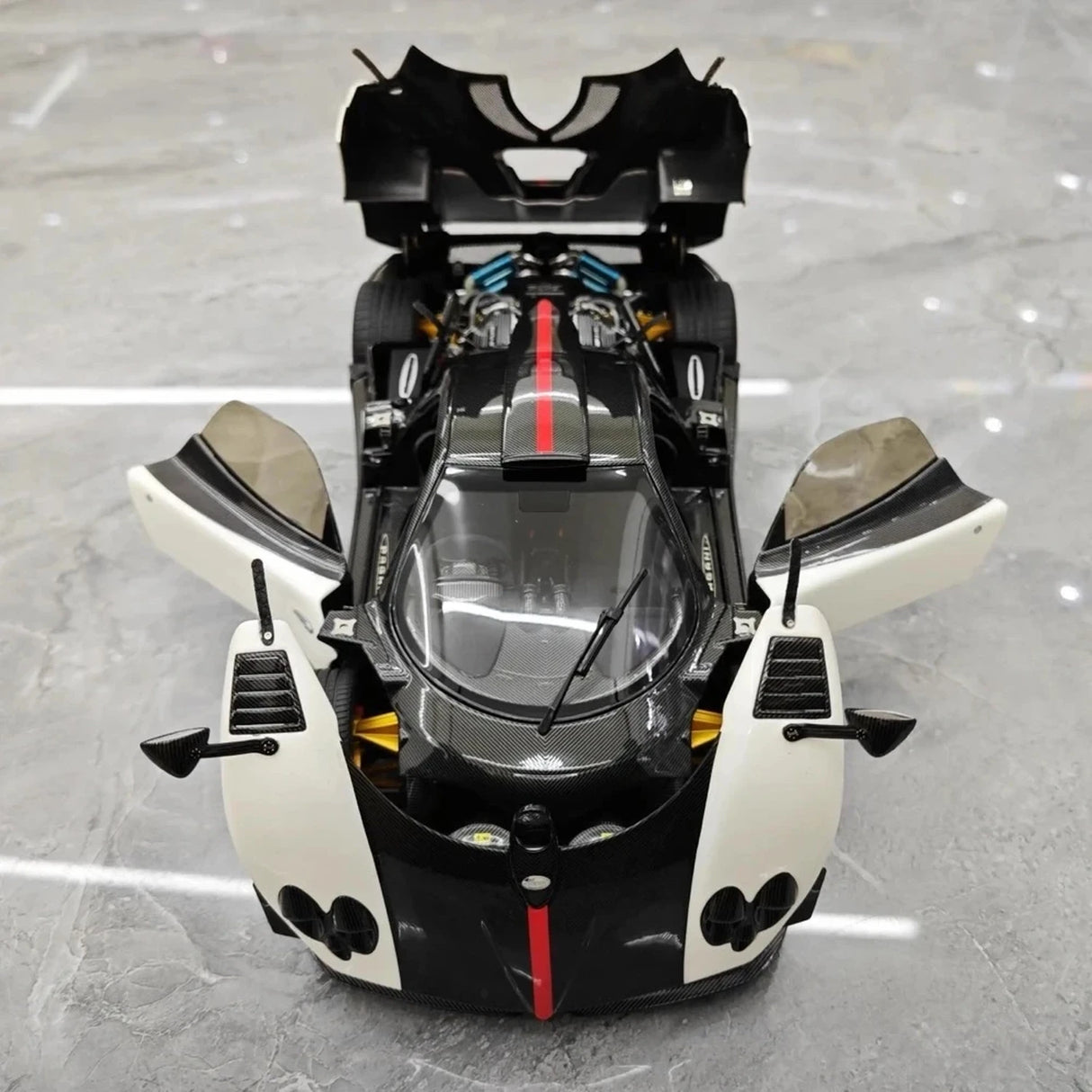 Almost Real Pagani 2009 Zonda Cinque Coupé White 1:18 – Modelo de fundición a presión coleccionable
