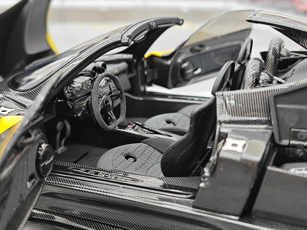 Almost Real Pagani 2009 Zonda Cinque Roadster Yellow 1:18 – Modello da collezione in pressofuso
