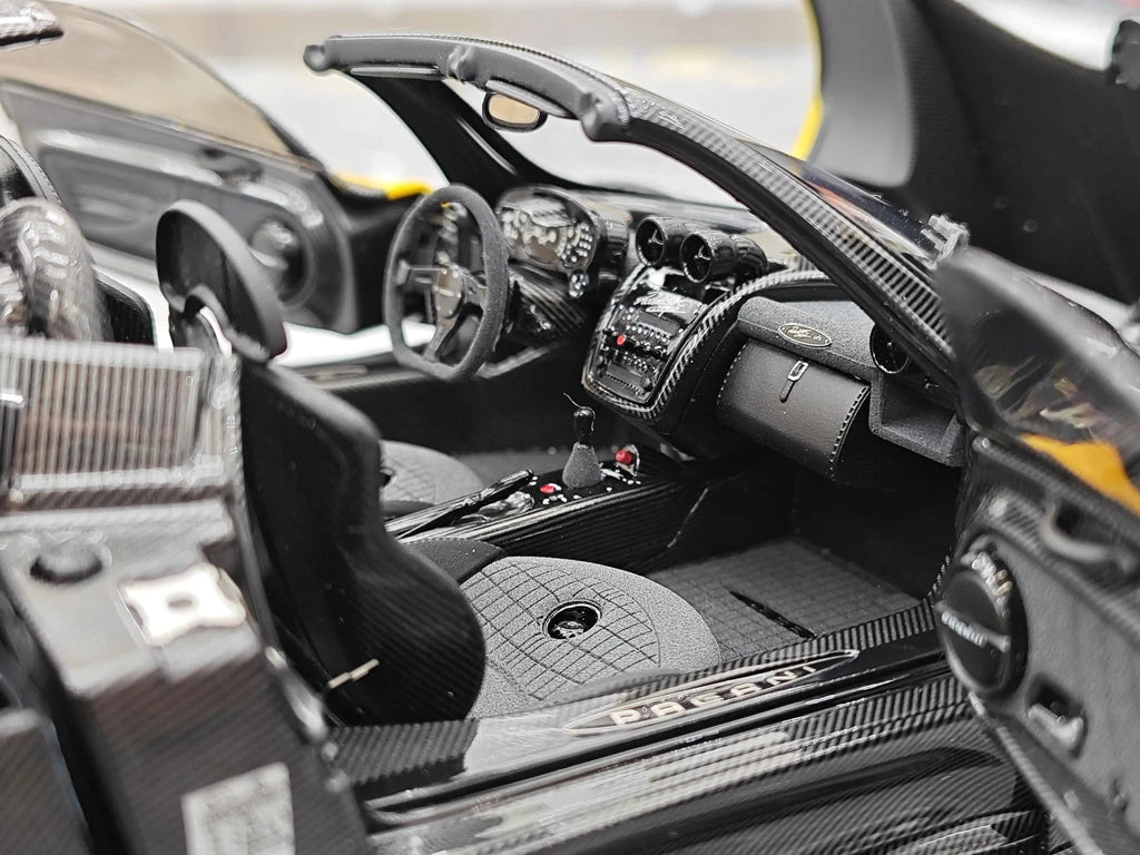 Almost Real Pagani 2009 Zonda Cinque Roadster Yellow 1:18 – Modello da collezione in pressofuso