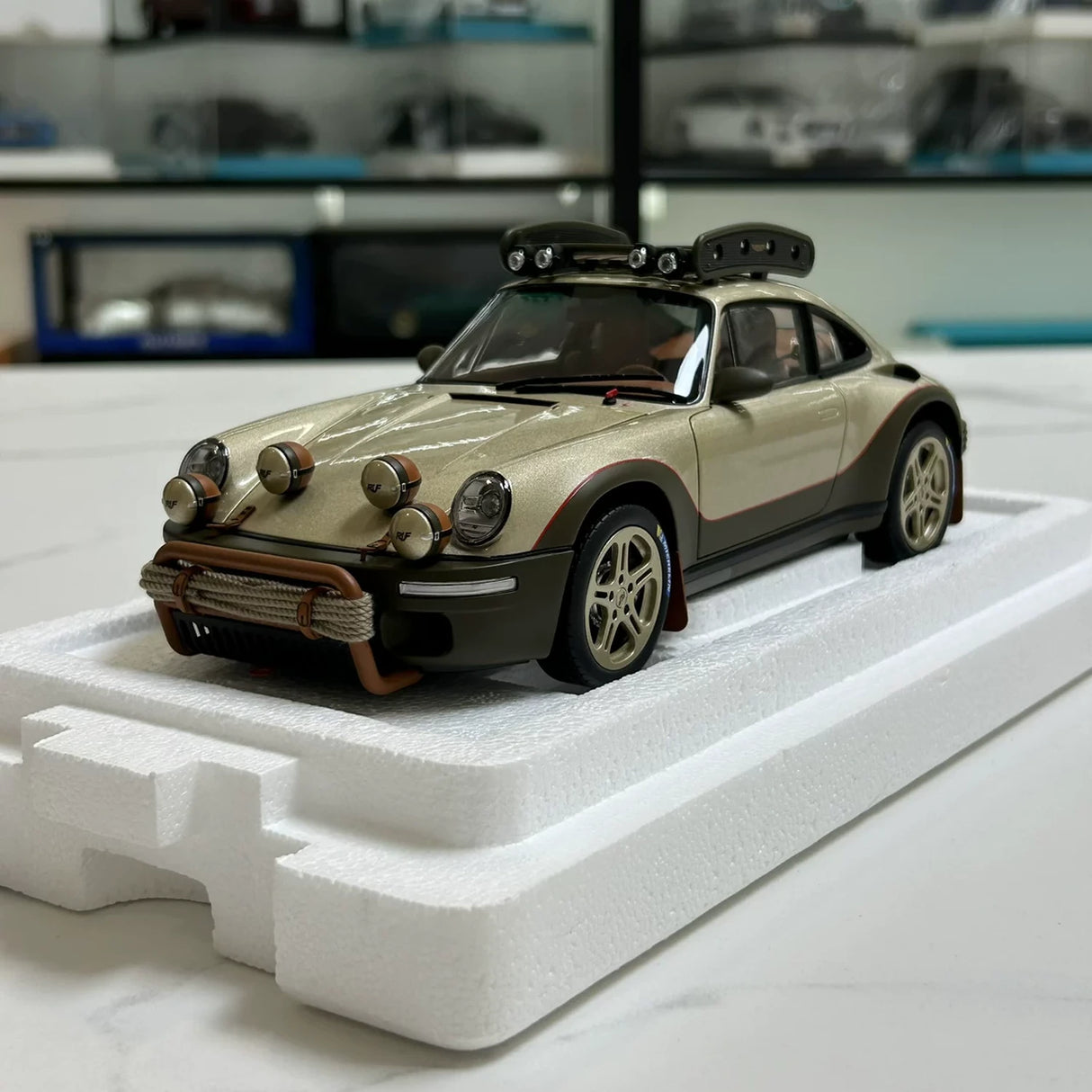 Almost Real Porsche 2018 RUF SCR تشوك 1:18 – نموذج معدني قابل للجمع من القالب المصبوب
