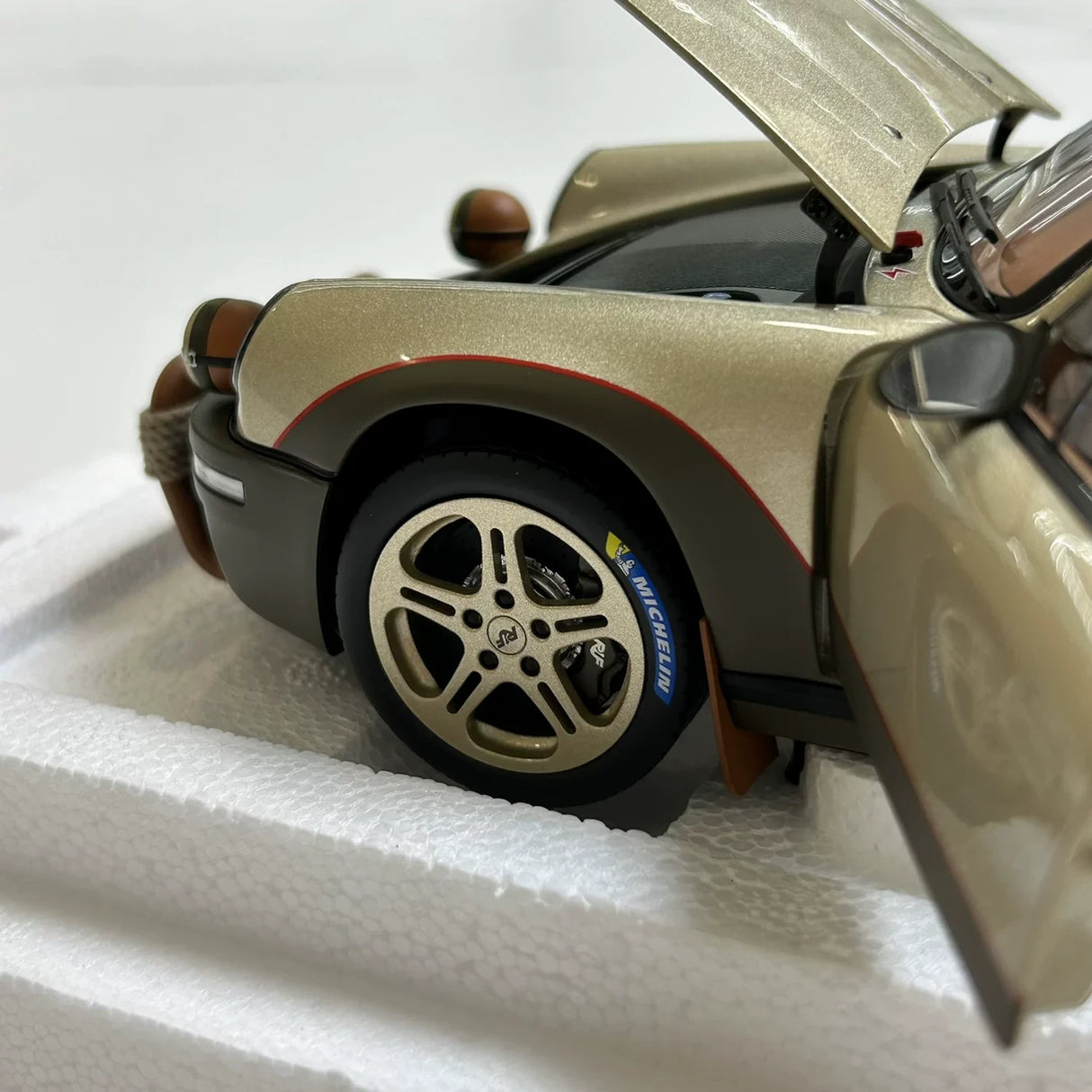 Almost Real Porsche 2018 RUF SCR تشوك 1:18 – نموذج معدني قابل للجمع من القالب المصبوب