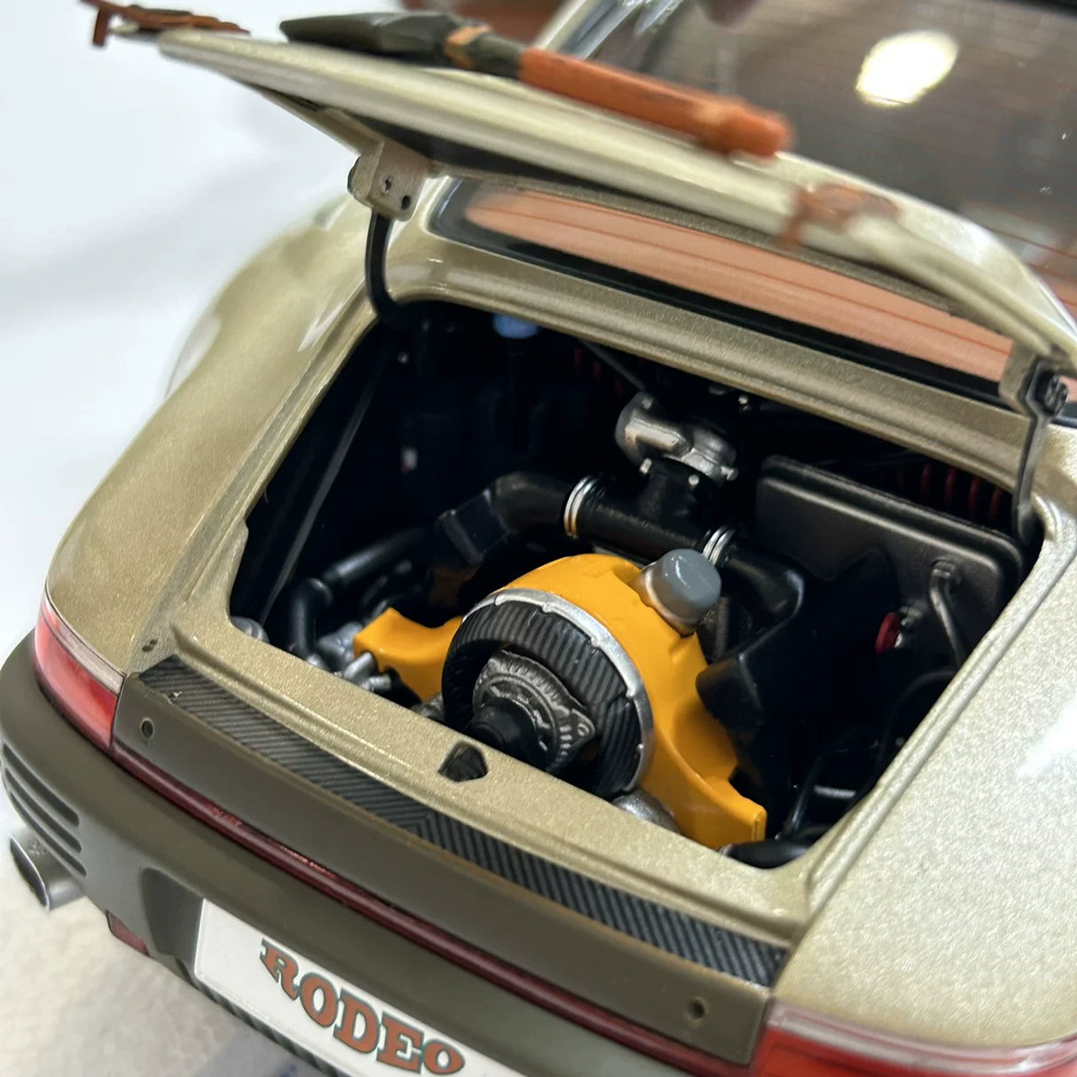 Almost Real Porsche 2018 RUF SCR تشوك 1:18 – نموذج معدني قابل للجمع من القالب المصبوب