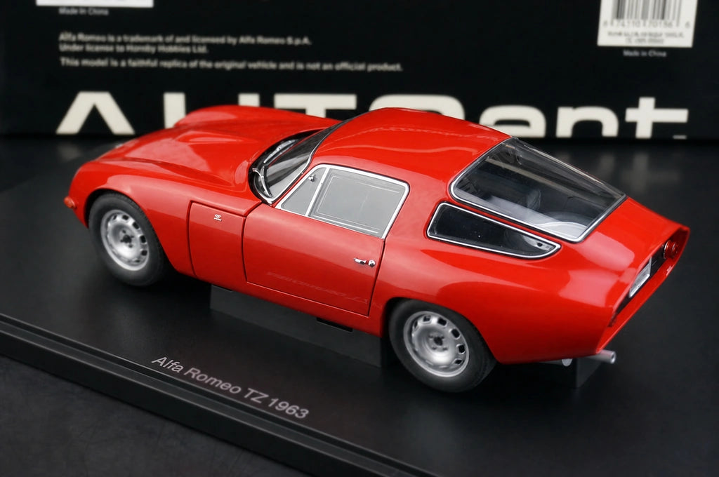 AutoArt Alfa Romeo 1963 Giulia TZ Red 1:18 – Modelo Colecionável de Metal Fundido