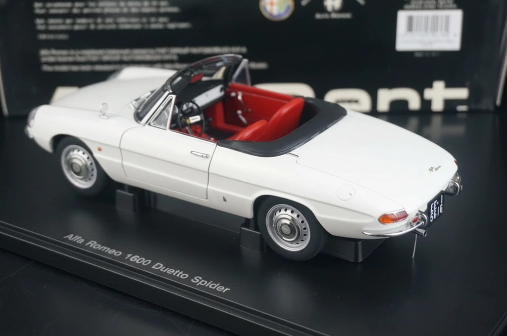 AutoArt Alfa Romeo 1966 1600 Duetto Spider branco 1:18 – modelo de coleção em metal fundido