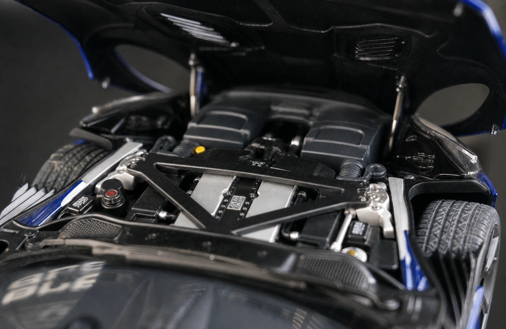 AutoArt Aston Martin 2008 DBS بلو 1:18 – نموذج معدني قابل للجمع من القالب المصبوب