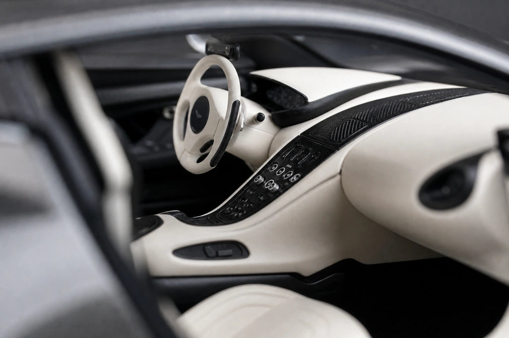 AutoArt Aston Martin 2009 One-77 آيرون جراي 1:18 – نموذج معدني قابل للجمع مصبوب، مصبوب.