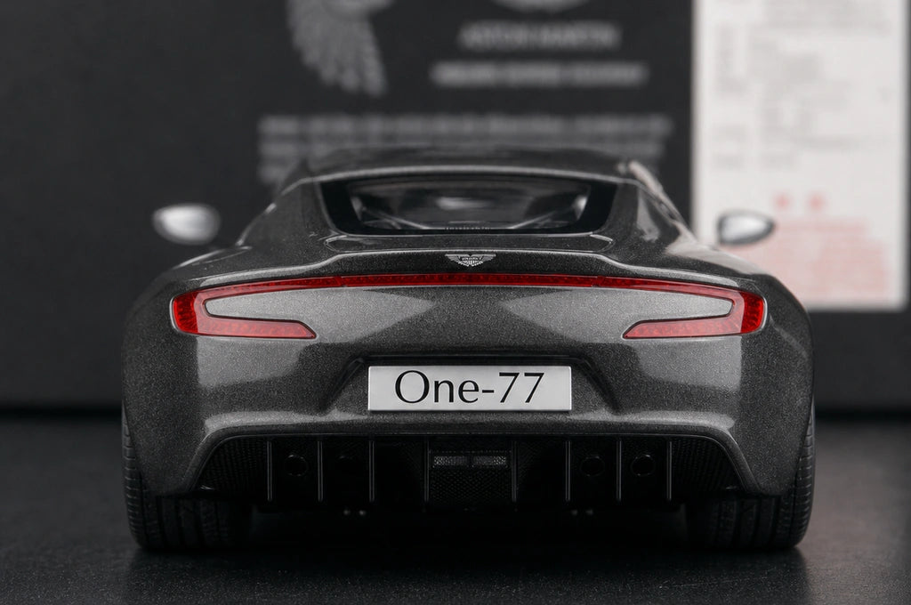 AutoArt Aston Martin 2009 One-77 آيرون جراي 1:18 – نموذج معدني قابل للجمع مصبوب، مصبوب.