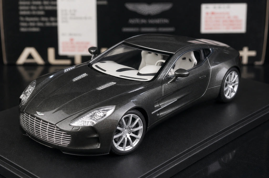 AutoArt Aston Martin 2009 One-77 آيرون جراي 1:18 – نموذج معدني قابل للجمع مصبوب، مصبوب.
