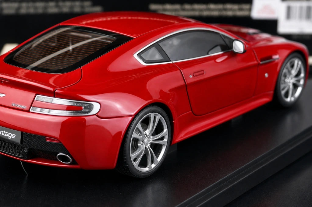 AutoArt Aston Martin 2009 V12 Vantage Red 1:18 – Collectible Diecast Model Die-Cast