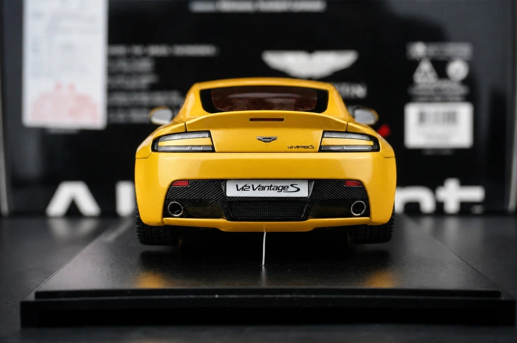 AutoArt Aston Martin 2013 V12 Vantage S Yellow 1:18 – Collectible Diecast Model Die-Cast