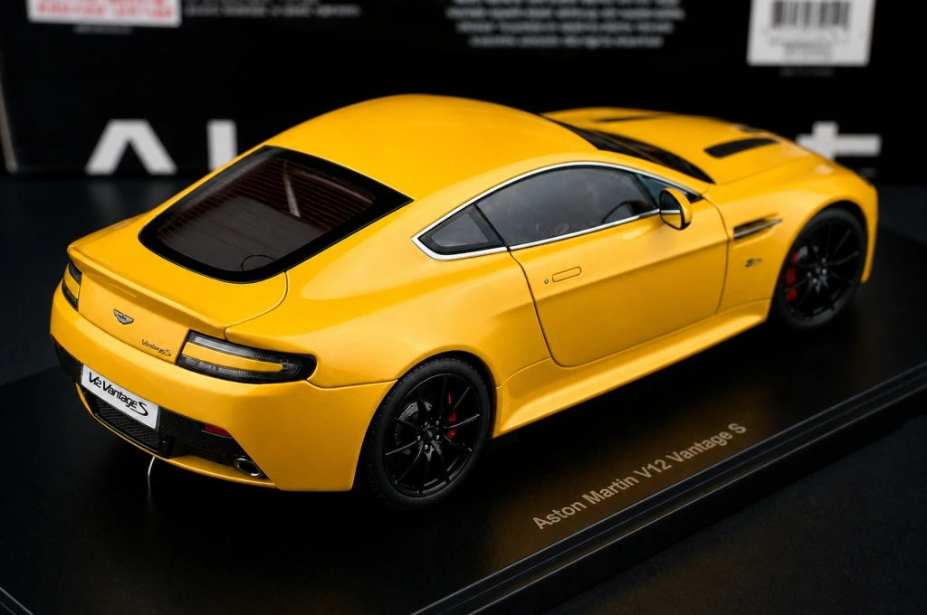 AutoArt Aston Martin 2013 V12 Vantage S Yellow 1:18 – Collectible Diecast Model Die-Cast