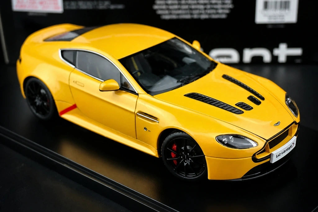AutoArt Aston Martin 2013 V12 Vantage S Yellow 1:18 – Collectible Diecast Model Die-Cast