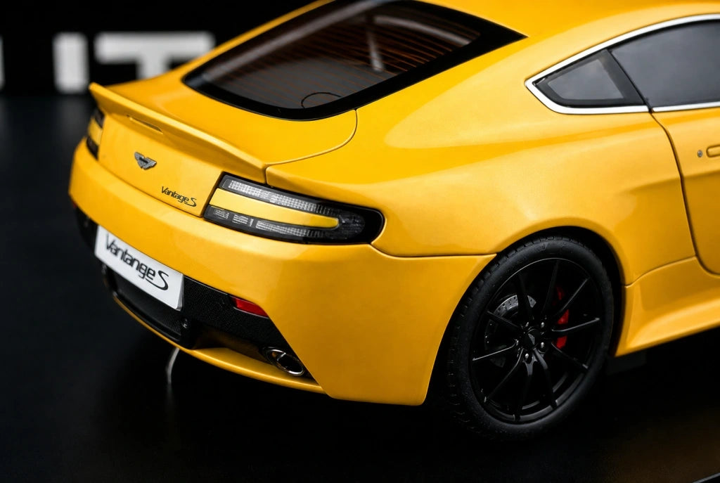 AutoArt Aston Martin 2013 V12 Vantage S Yellow 1:18 – Collectible Diecast Model Die-Cast