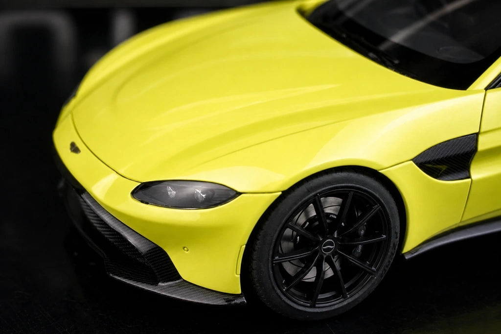 AutoArt Aston Martin 2019 Vantage Lemon Yellow 1:18 – Collectible Diecast Model Die-Cast