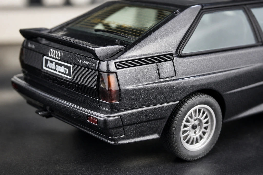 AutoArt Audi 1981 كواترو LWB سيلفر آند رمادي 1:18 – نموذج معدني قابل للجمع من القالب المصبوب