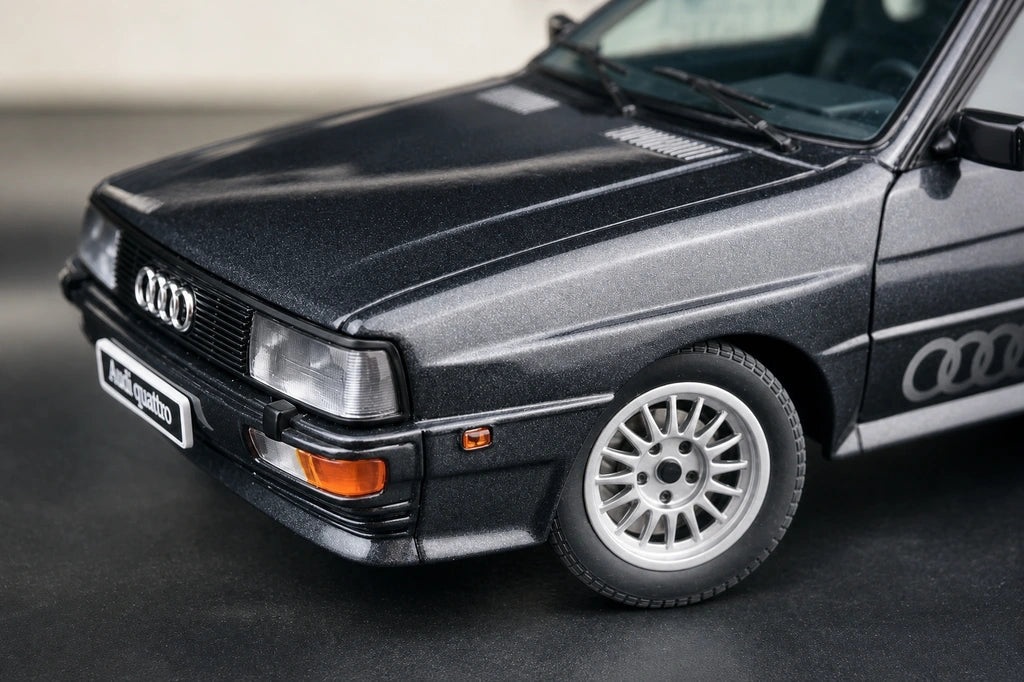 AutoArt Audi 1981 كواترو LWB سيلفر آند رمادي 1:18 – نموذج معدني قابل للجمع من القالب المصبوب
