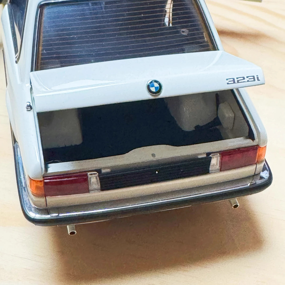 AutoArt BMW 1983 E21 323i White 1:18 – Collectible Diecast Model Die-Cast