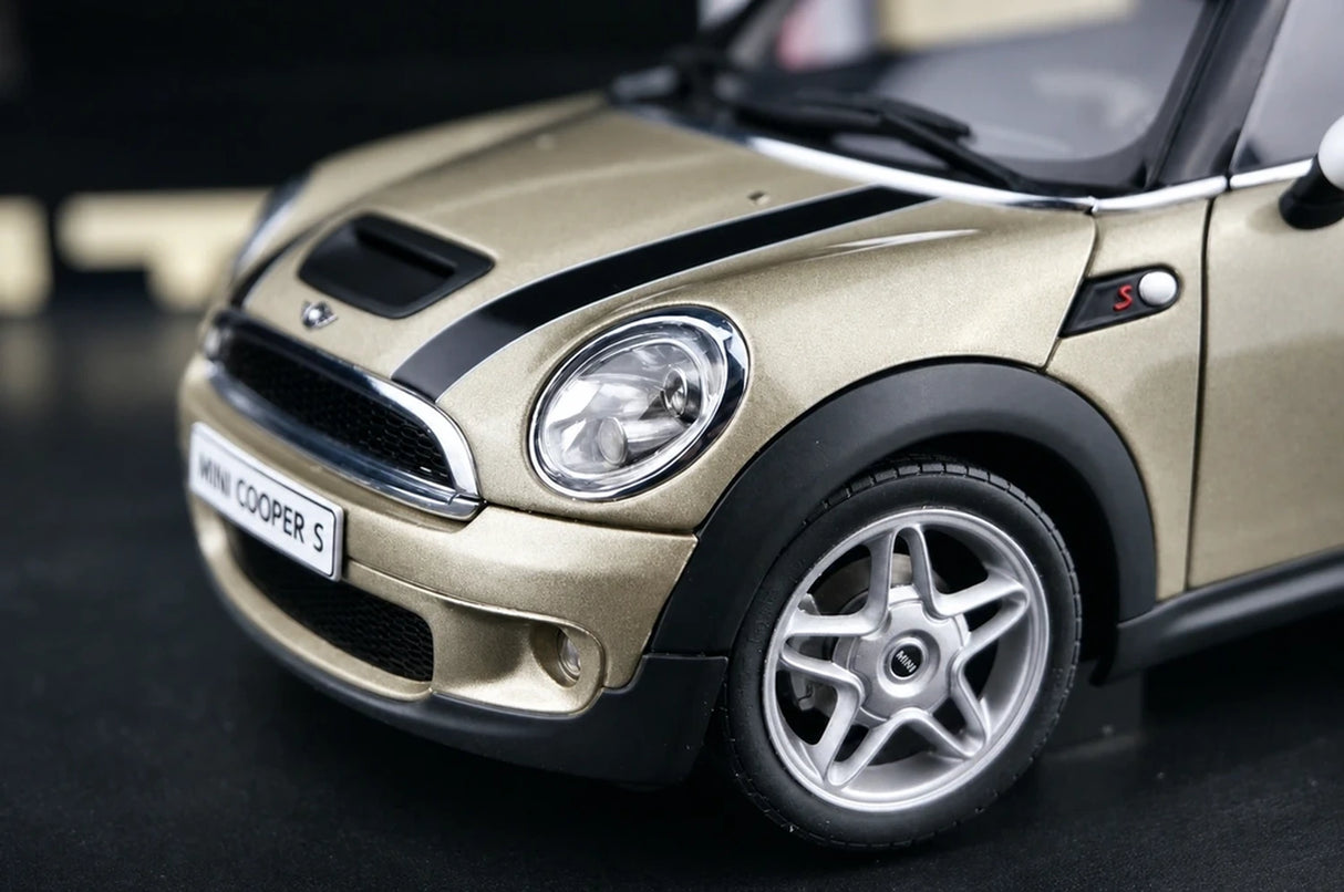 AutoArt BMW 2001 Cooper S Champagne Gold 1:18 – Collectible Diecast Model Die-Cast