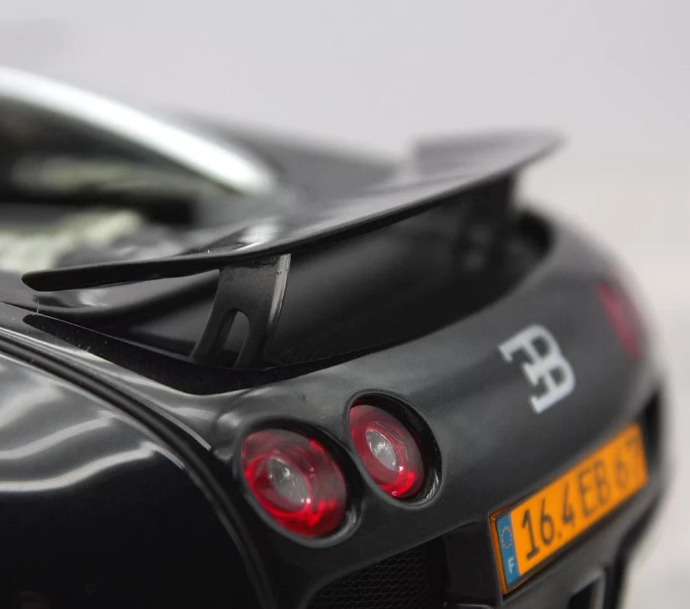 AutoArt Bugatti 2005 Veyron 16.4 Black and Red 1:18 – Collectible Diecast Model Die-Cast