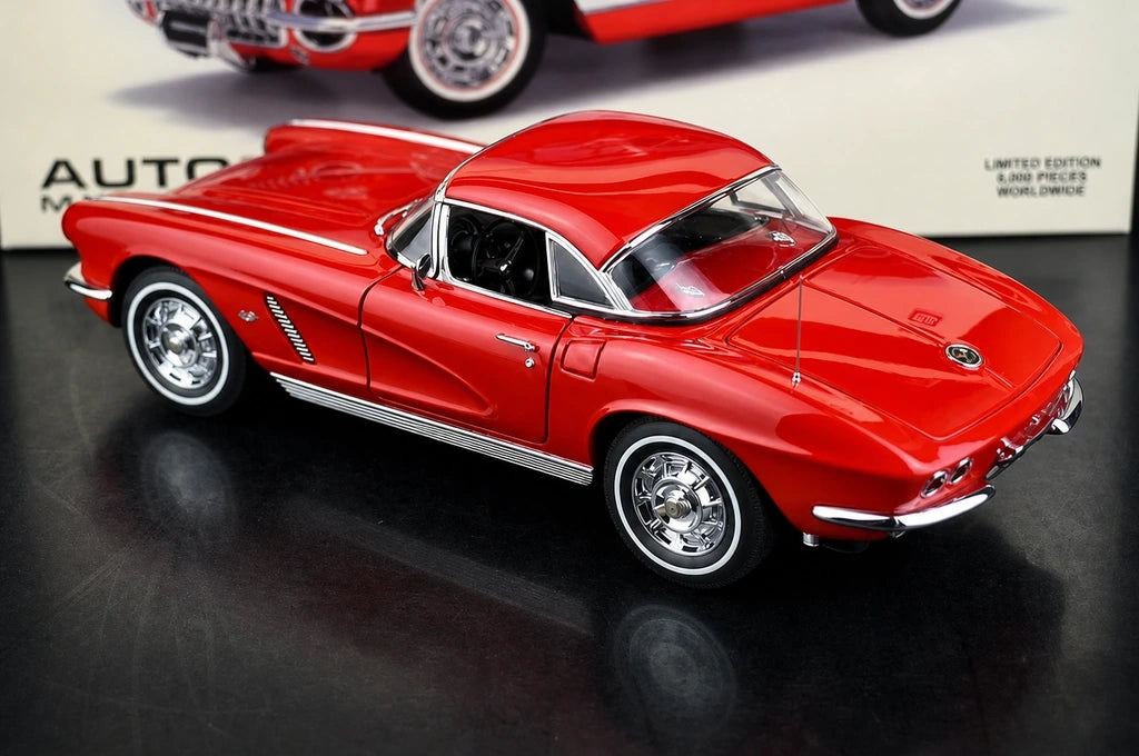 AutoArt شيفروليه 1962 كورفيت C1 ريد 1:18 – نموذج معدني قابل للجمع مصبوب.