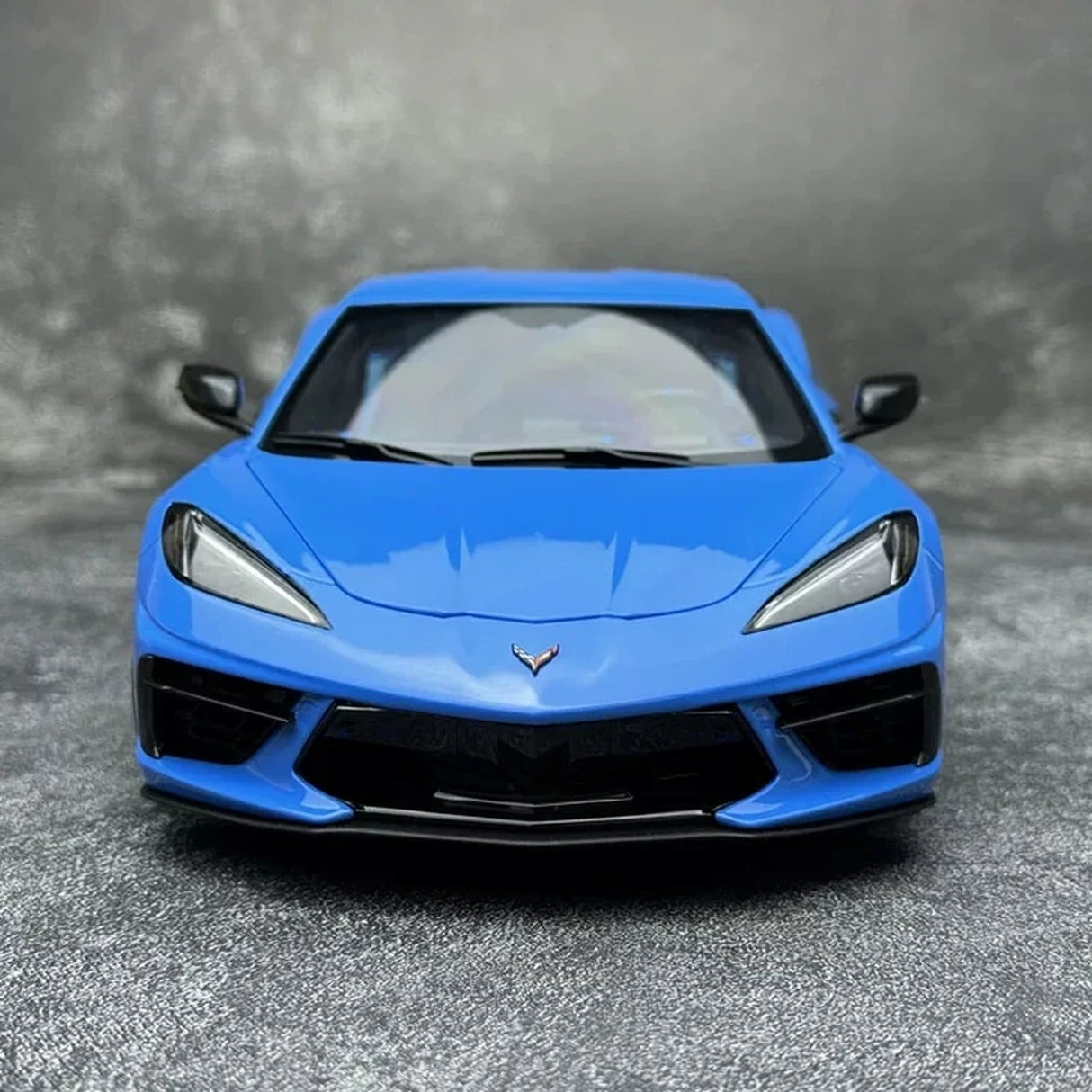 AutoArt شيفروليه 2020 كورفيت C8 ستينغراي Z51 بلو 1:18 – نموذج معدني قابل للجمع مصبوب.