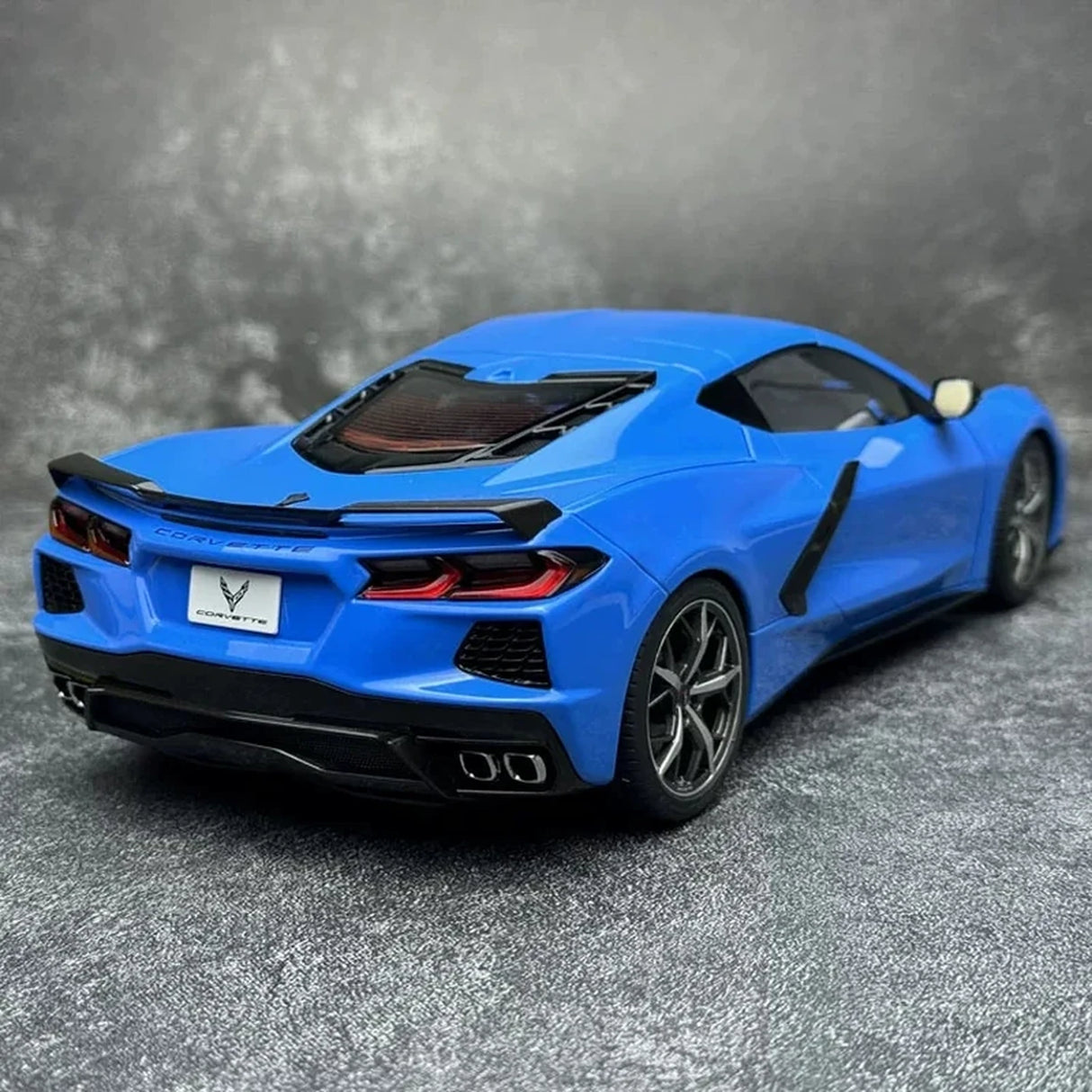AutoArt شيفروليه 2020 كورفيت C8 ستينغراي Z51 بلو 1:18 – نموذج معدني قابل للجمع مصبوب.