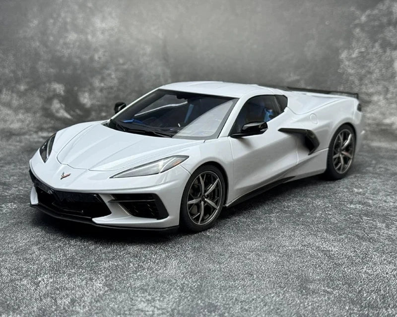 AutoArt شيفروليه 2020 كورفيت C8 ستينغراي Z51 رمادي 1:18 – نموذج معدني قابل للجمع مصبوب.