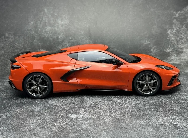 AutoArt شيفروليه 2020 كورفيت C8 ستينغراي Z51 أورانج 1:18 – نموذج معدني قابل للجمع مصبوب.