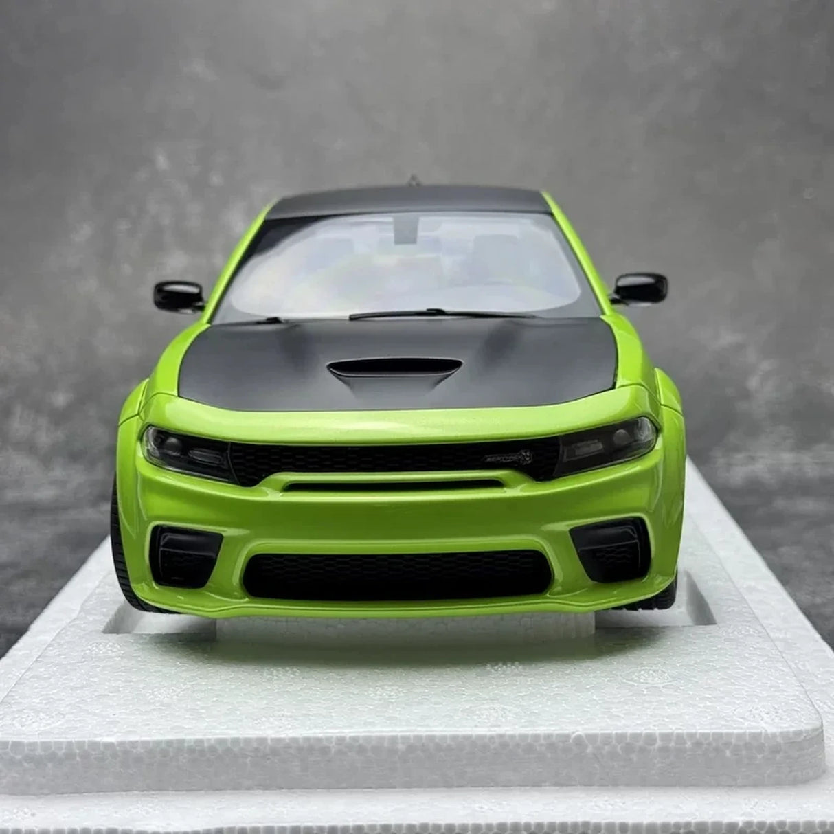 AutoArt Dodge 2020 تشارجر R-T سكات باك عريض الجسم بلون سيان 1:18 – نموذج معدني قابل للجمع مصبوب.