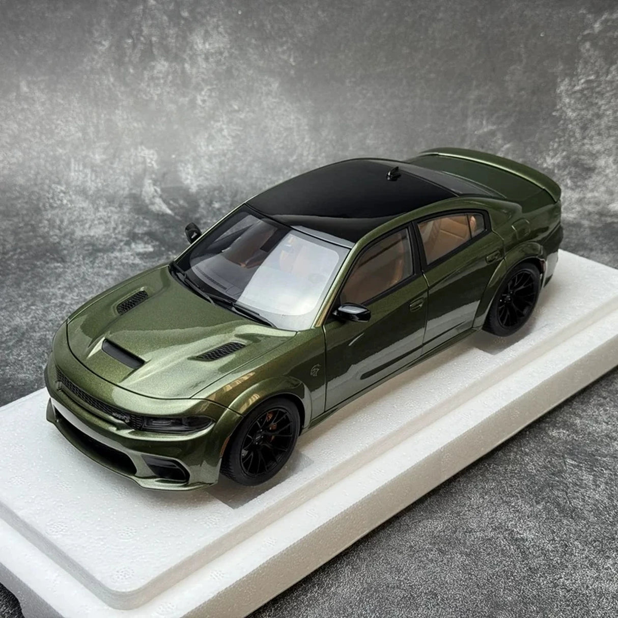 AutoArt Dodge 2020 Charger R-T Scat Pack Widebody أخضر 1:18 – نموذج معدني مصبوب لهواة الجمع