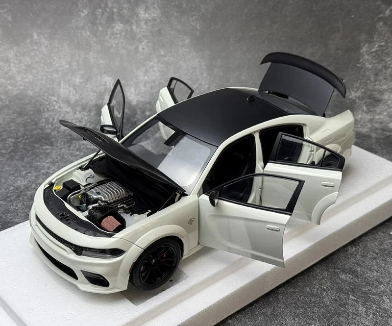 AutoArt Dodge 2020 Charger R-T Scat Pack Widebody White 1:18 – Collectible Diecast Model Die-Cast