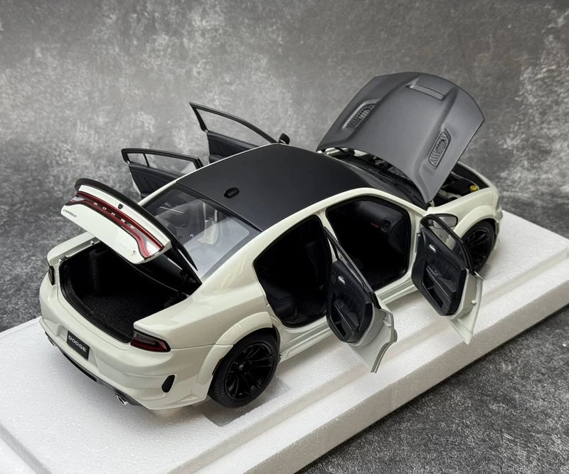 AutoArt Dodge 2020 Charger R-T Scat Pack Widebody White 1:18 – Collectible Diecast Model Die-Cast