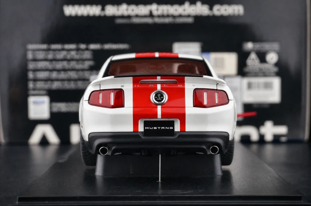AutoArt Ford 1967 Shelby Mustang GT500 1:18 Rosso e Bianco – Modello da collezione pressofuso