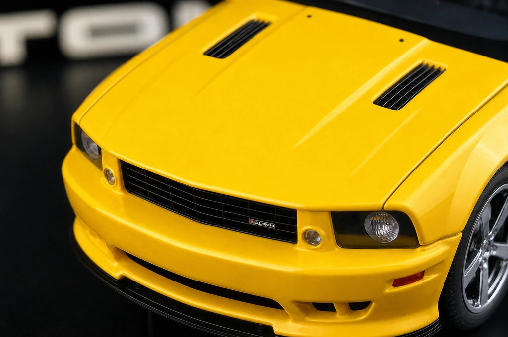 AutoArt فورد 2005 موستانج سالين S281 الأصفر 1:18 – نموذج معدني قابل للجمع مصبوب.