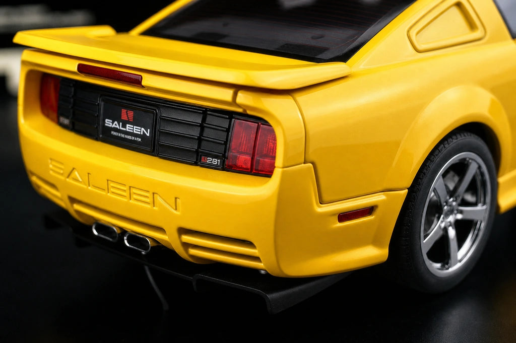 AutoArt فورد 2005 موستانج سالين S281 الأصفر 1:18 – نموذج معدني قابل للجمع مصبوب.
