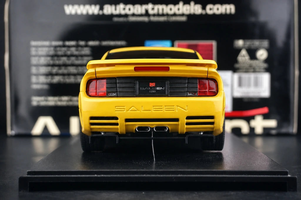 AutoArt فورد 2005 موستانج سالين S281 الأصفر 1:18 – نموذج معدني قابل للجمع مصبوب.