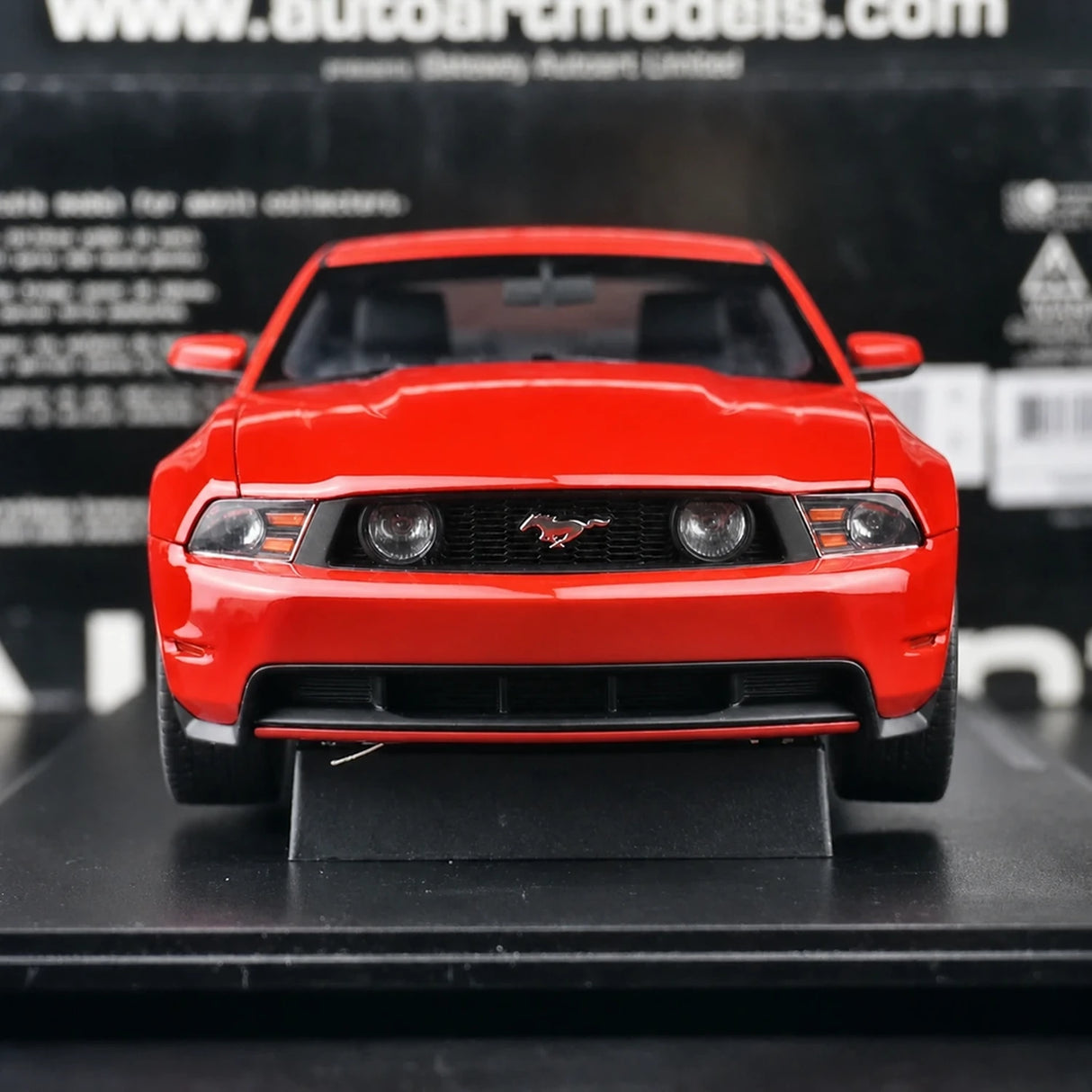 AutoArt فورد 2010 موستانج GT ريد 1:18 – نموذج معدني قابل للجمع مصبوب.