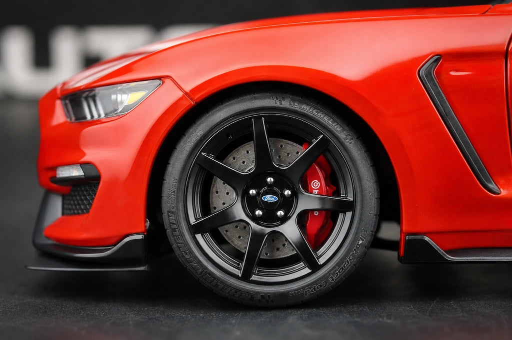 AutoArt فورد 2016 شيلبي موستانج GT350R ريد 1:18 – نموذج معدني قابل للجمع من القالب المصبوب