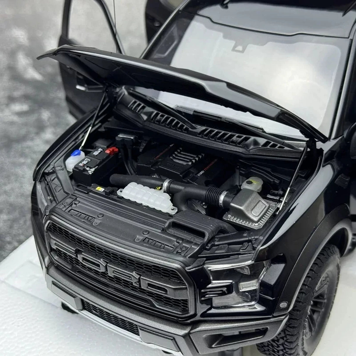 AutoArt Ford 2019 F-150 Raptor SuperCrew Black 1:18 – Collectible Diecast Model Die-Cast