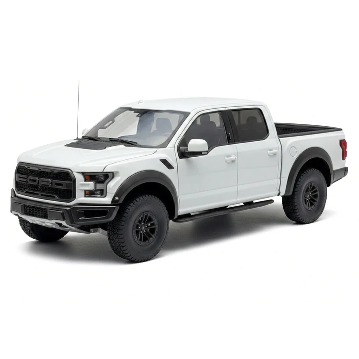 AutoArt فورد 2019 F-150 رابتور سوبركرو 1:18 بيضاء – نموذج معدني قابل للجمع مصبوب.